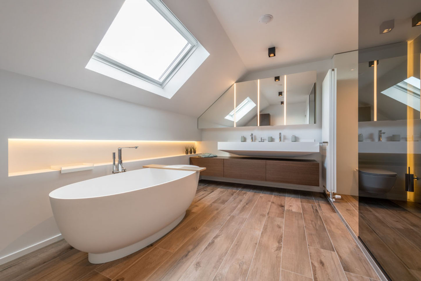 Kies je voor de begeleiding van een interieurarchitect op weg naar jouw ideale badkamer? 